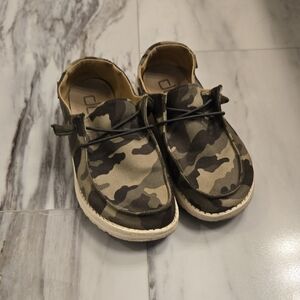 Womens Camo Wendy Hey Dude Size 8